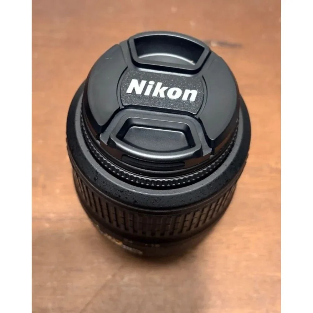 Nikon AF-S DX Nikkor 18-55mm f/3.5-5.6 dx vr Auto Lens